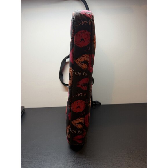 Betsey Johnson Laptop Bag Lips Kisses - Picture 7 of 16